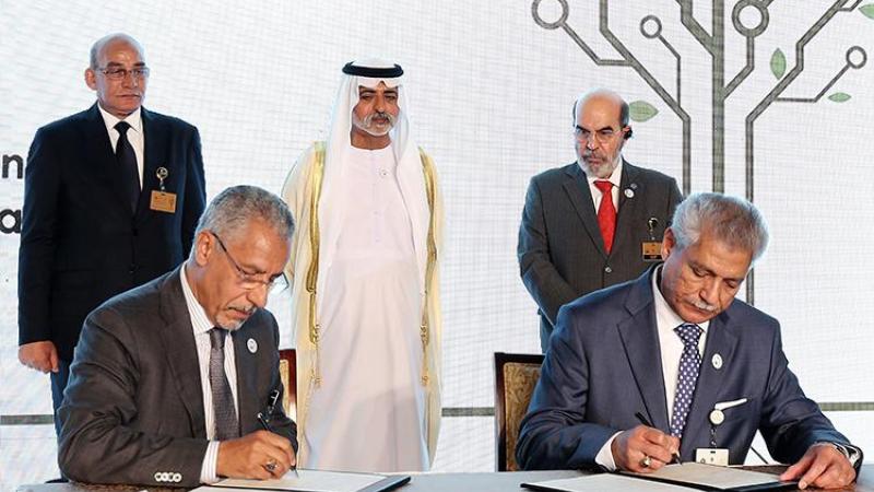Kamel Shideed of ICARDA (right) signs a letter of intent with KIADPAI’s Secretary General Zaid