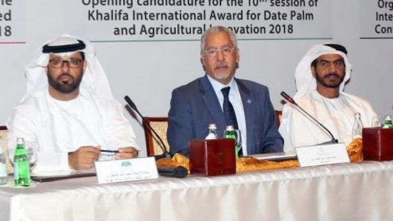 Dr. Mahmoud Solh receiving the Khalifa International Award for Date Palm and Agricultural Innovation