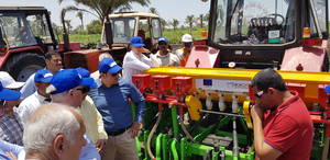Dr. Atef Swelam (ICARDA) explains the benefits of the raised bed technology