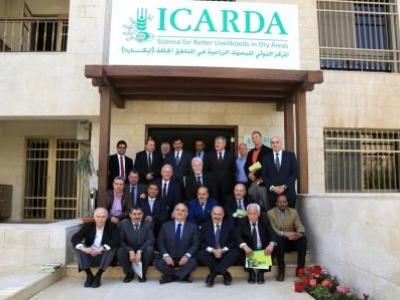 The brainstorming session convened by HRH Prince Hassan bin Talal of Jordan (pictured seated, first row, center-left) at ICARDA’s Amman offices initiated discussions on what a new vision for Jordan’s ‘badia’ would look like. 