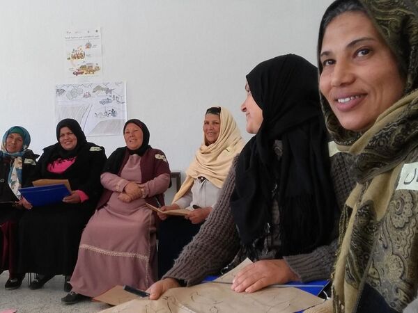 Agricultural extension programs often fail to target women effectively - a missed opportunity to address gender inequities and raise the productivity of women farmers. An ICARDA initiative in Tunisia asks why and challenges prevailing constraints.